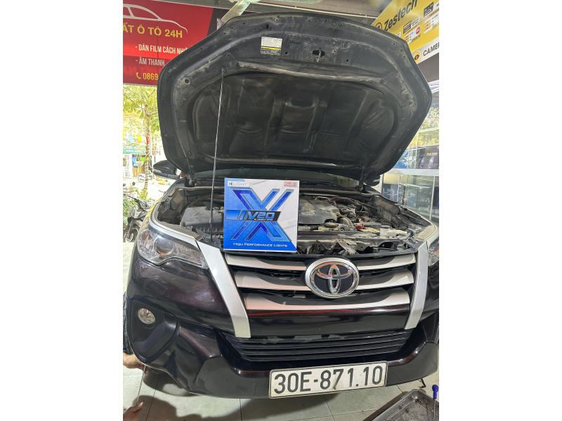 Độ đèn nâng cấp ánh sáng Bi Pha X-LIGHT V20 2023 cho xe toyota fortuner